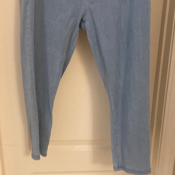 Light Blue Cropped Jeggings - Picture 4 of 8